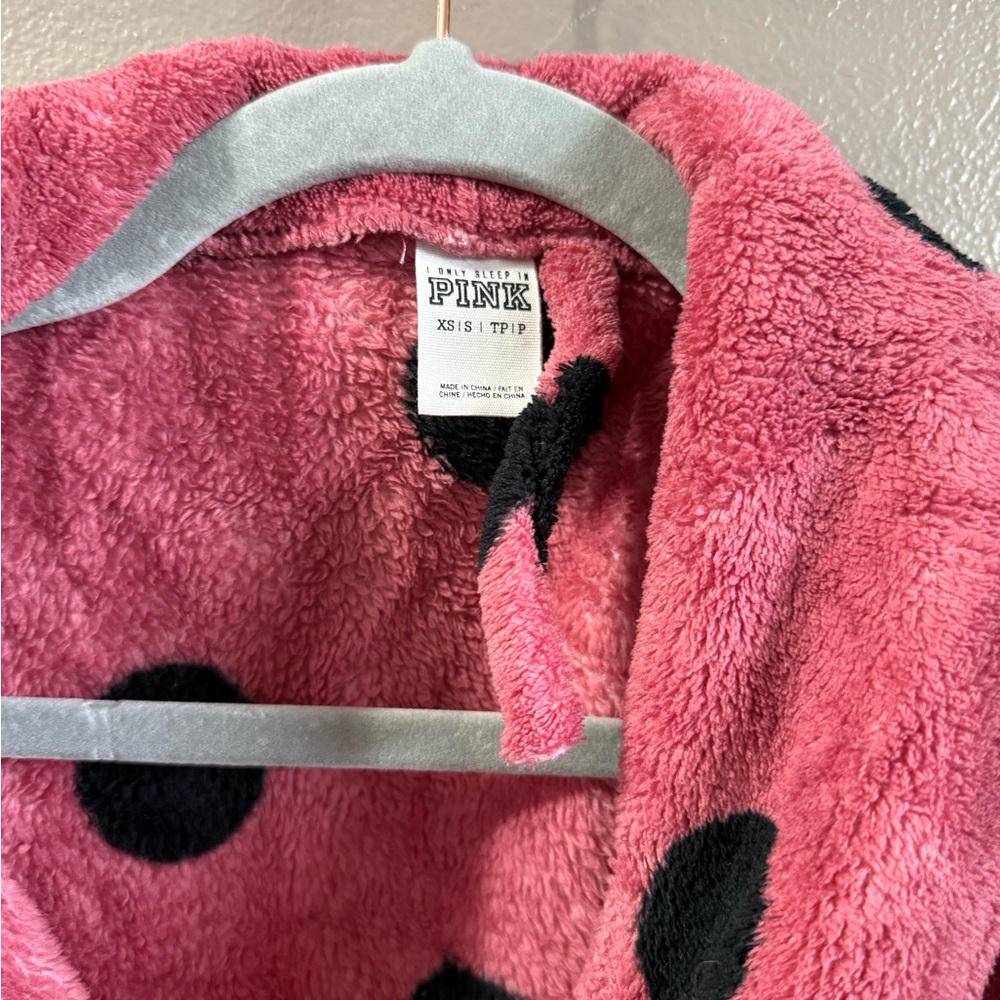 PINK Victoria's Secret Fleece Robe in Pink and Black Polka Dots - Picture 4 of 4
